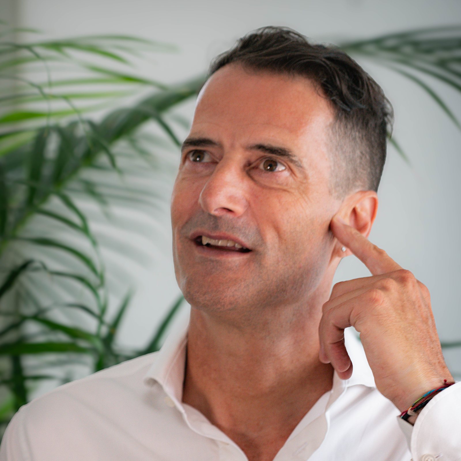 Roman Kuster hört im Einzel-Coaching aufmerksam zu